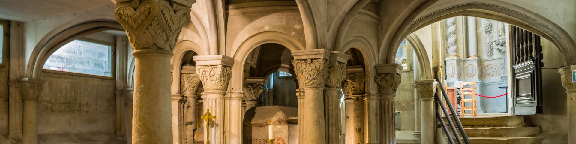 Crypte de l'abbatiale de St-Maixent-l'Ecole, Deux-Sèvres.