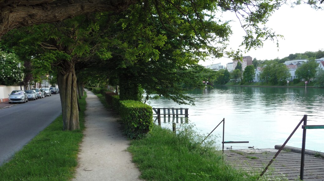 Marne river at Joinville-le-Pont
