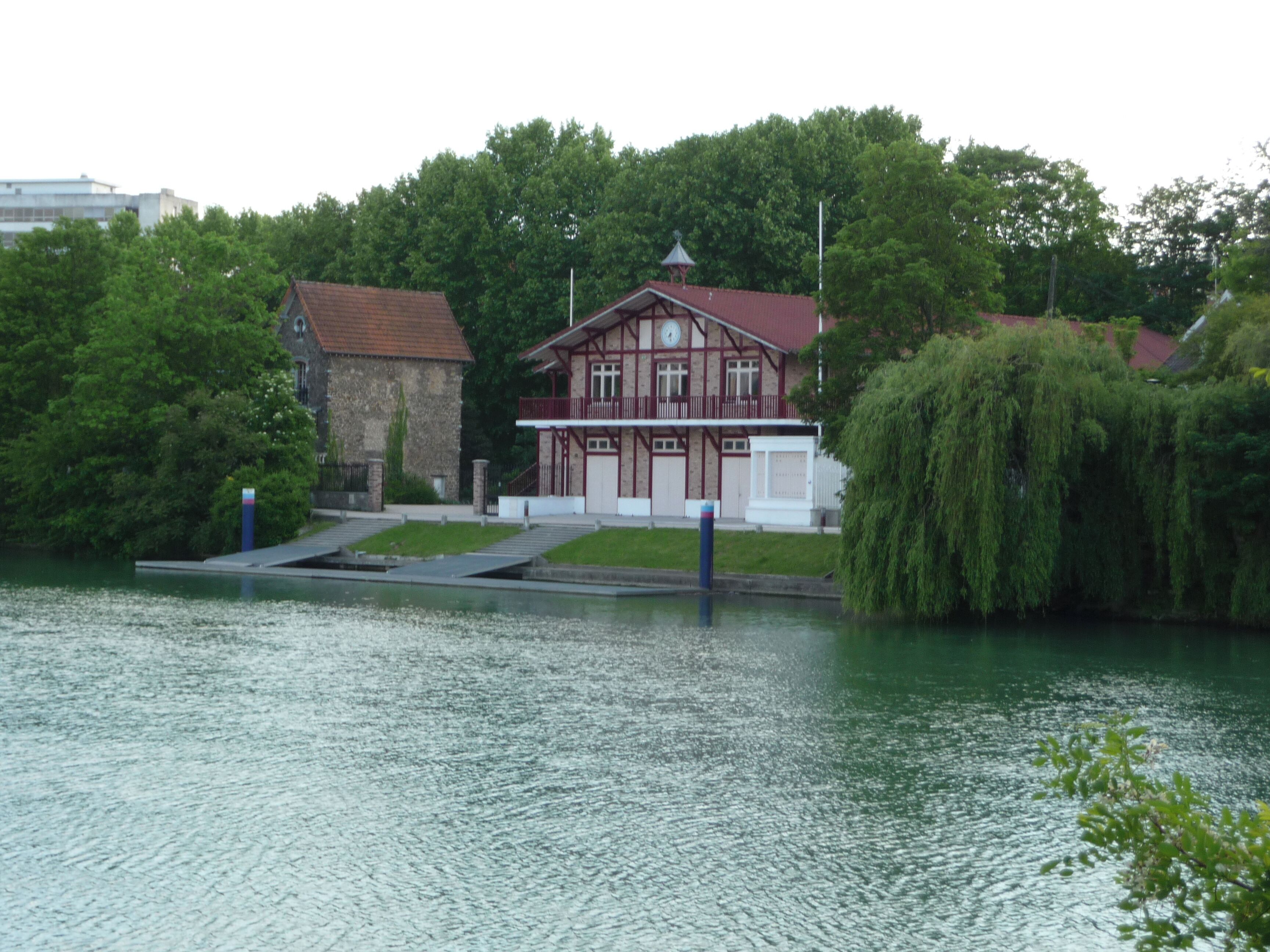 Marne river at Joinville-le-Pont