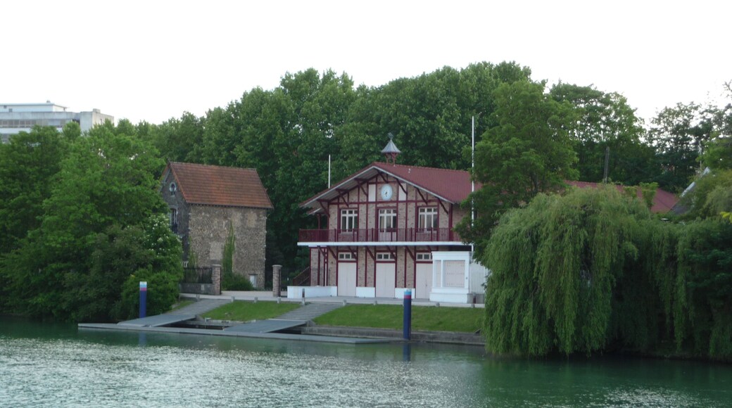 Marne river at Joinville-le-Pont