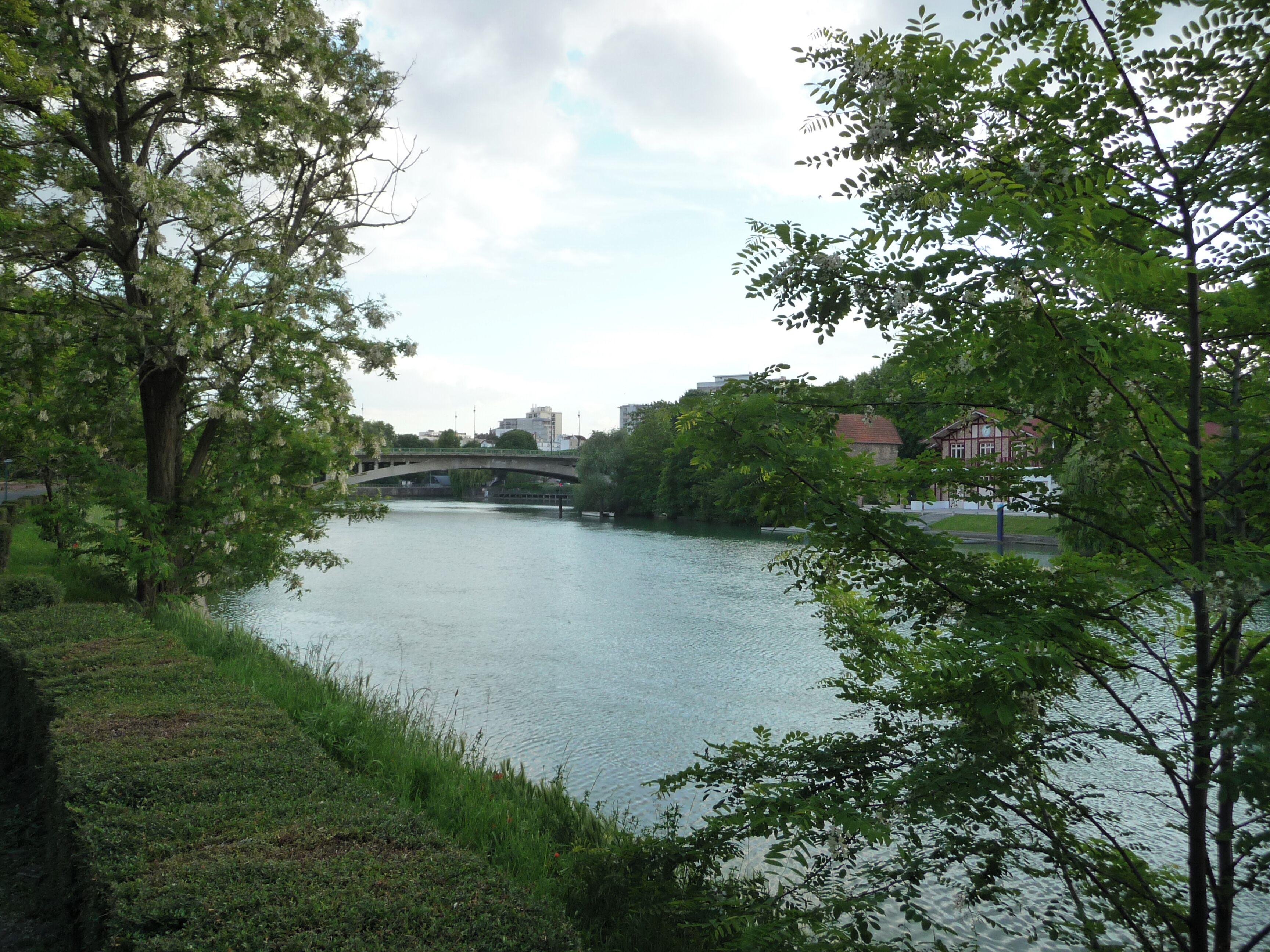 Marne river at Joinville-le-Pont