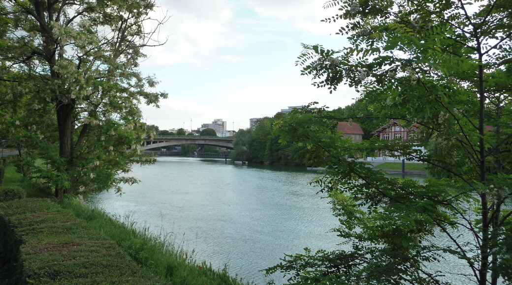 Marne river at Joinville-le-Pont