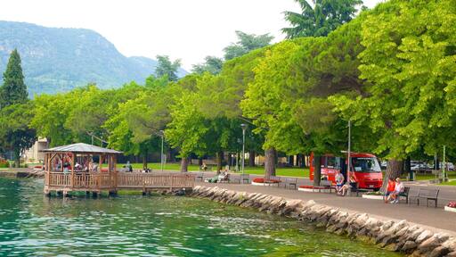 Garda mit einem See oder Wasserstelle