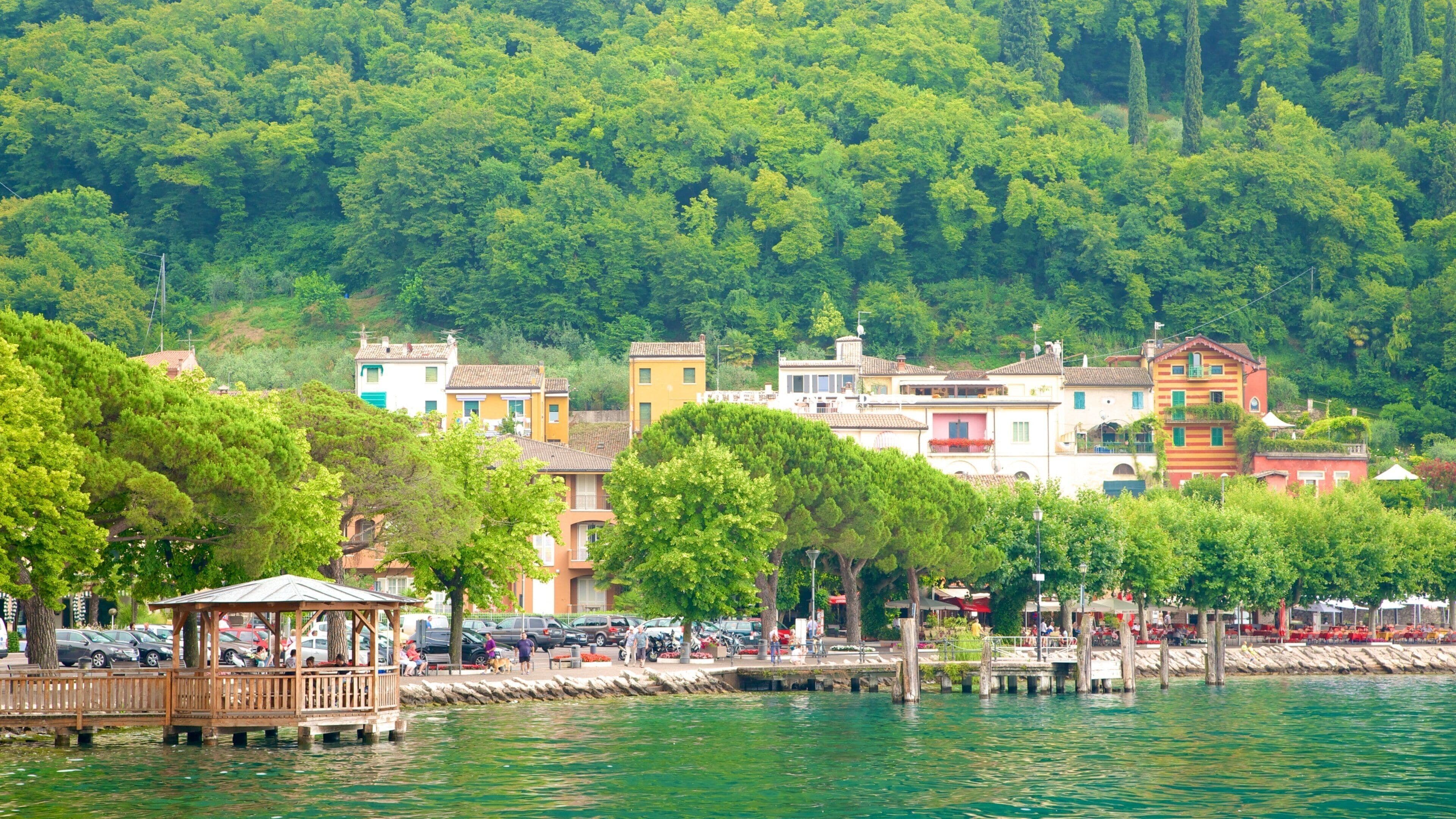 Garda showing a lake or waterhole and a small town or village