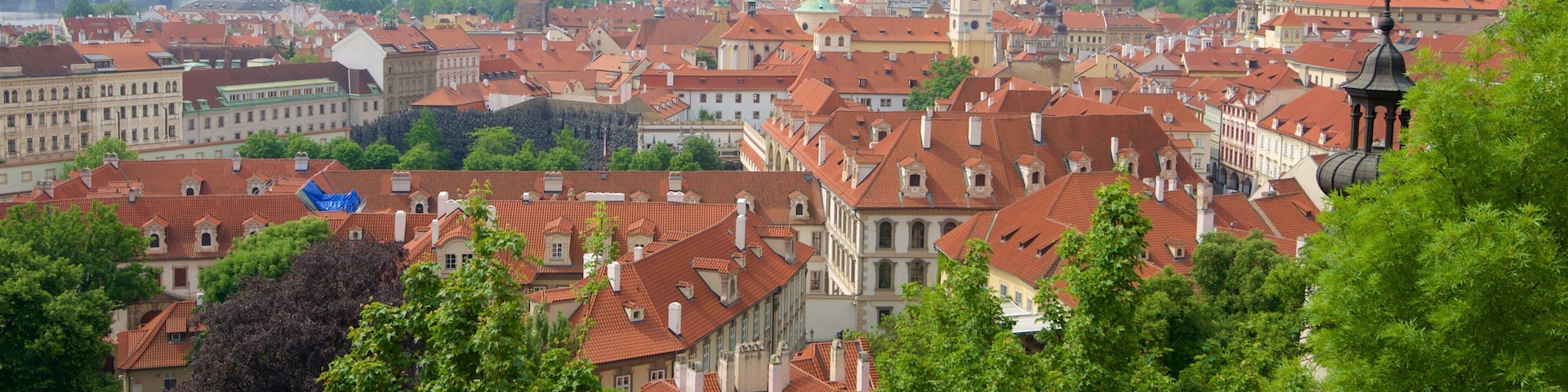 Malá Strana mostrando uma cidade e paisagem
