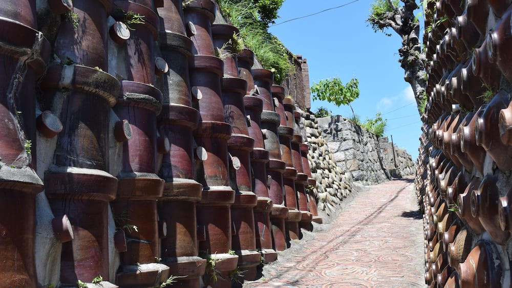 Clay Pipe Hill in Tokoname