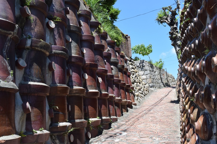 Clay Pipe Hill in Tokoname