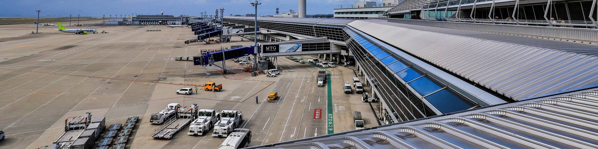 It's time to go home and the last thing to do is to take photo at the airport.