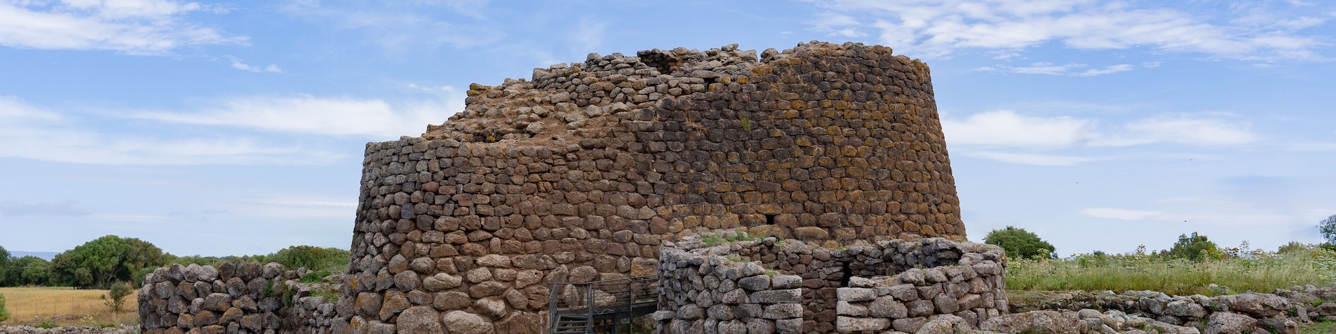 nuraghe losa with enough details of the site and the nuragic complex