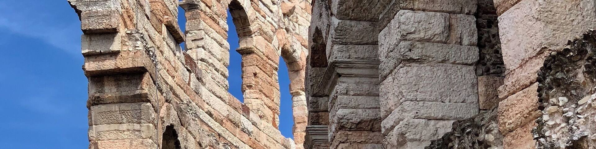 #Verona #arena #Italy #History
The Arena and Juliet's house are the biggest attractions in Verona. The arena of Verona is the third largest arena in Italy and also the best preserved. It is believed to have been built in the second half of the 1st century. Since its inception and up to the present day it has been constantly used for various purposes: Gladiator fights, burning of heretics in the Middle Ages, housing of prostitutes and, more recently, it has been the scene of major theater, opera, rock concerts and shows by famous singers.
A Arena e a casa de Julieta sĂŁo as maiores atraçÔes de Verona. A arena de Verona Ă© a terceira maior arena da ItĂĄlia e tambĂ©m a mais bem conservada. Acredita-se que tenha sido construĂda na segunda metade do sĂ©culo I. Desde a sua construção e atĂ© aos dias de hoje tem sido utilizada constantemente servindo a diversos propĂłsitos: Lutas de Gladiadores, queima de hereges na idade MĂ©dia, habitação de prostitutas e, mais recentemente, palco de grandes espetĂĄculos de teatro, Ăłpera, concertos de rock e shows de cantores famosos.