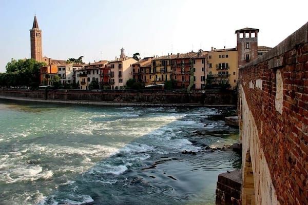 #weekendgetaway Scaliger bridge in Verona, over The Adige River. Wonderfull Place to go. đ