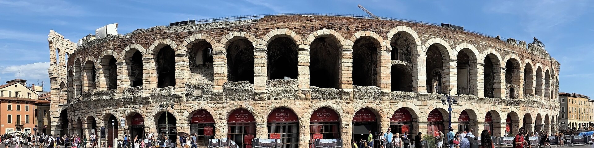 #Verona #arena #Italy #History
The Arena and Juliet's house are the biggest attractions in Verona. The arena of Verona is the third largest arena in Italy and also the best preserved. It is believed to have been built in the second half of the 1st century. Since its inception and up to the present day it has been constantly used for various purposes: Gladiator fights, burning of heretics in the Middle Ages, housing of prostitutes and, more recently, it has been the scene of major theater, opera, rock concerts and shows by famous singers.
A Arena e a casa de Julieta são as maiores atrações de Verona. A arena de Verona é a terceira maior arena da Itália e também a mais bem conservada. Acredita-se que tenha sido construída na segunda metade do século I. Desde a sua construção e até aos dias de hoje tem sido utilizada constantemente servindo a diversos propósitos: Lutas de Gladiadores, queima de hereges na idade Média, habitação de prostitutas e, mais recentemente, palco de grandes espetáculos de teatro, ópera, concertos de rock e shows de cantores famosos.