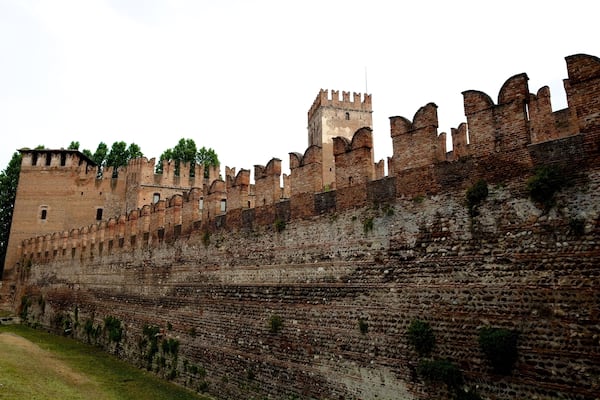 On the banks of the Adige, Castelvecchio was built by the Scaligeri in 1354-55, an impressive defensive fortress certain to remind any rivals of the power of the della Scala family. Crossing the river is the beautiful castellated Ponte Scaligero, a 14th-century bridge that's traffic free and a favorite stroll for local families. The castle's main tower and ramparts afford views of the bridge, the city, and surrounding hills. The castle interior has been brilliantly restored and transformed into bright exhibit space by architect Carlo Scarpa, without sacrificing the integrity or history of the castle. The collections of the Civico Museo d'Arte are shown here, featuring Veronese sculpture, applied art, and paintings, with works by Bellini, Rubens, Montagna, Guardi, Tiepolo, Tintoretto, Pisano, and artists of the 15th- and 16th-century Veronese school. A few steps up Corso Cavour is the Arco dei Gavi, a first-century stone arched gate that spanned a Roman road; look for the grooves worn by chariot wheels in the stone below the arch.