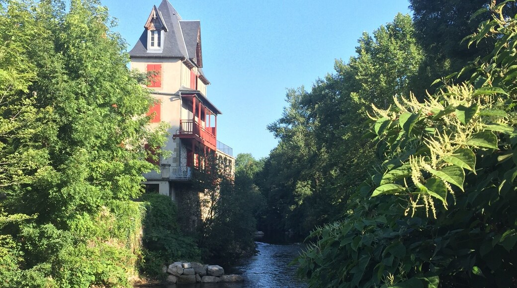Campsite Huttopia is located on a small island in the river Dordogne, access by small lovely bridge with beautiful views.