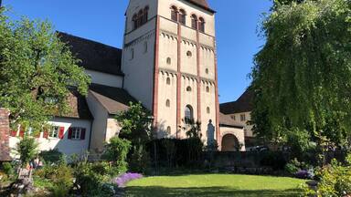 The Abbey of St Mary and Mark and the presbytery at Mittelzell belong to the parish of Our Lady, the town hall to the Town Council of Reichenau.
Declared a UNESCO World Heritage Site in 2000, Reichenau Island in Lake Constance bears outstanding testimony to the religious and cultural role of a great Benedictine monastery of the Middle Ages.
