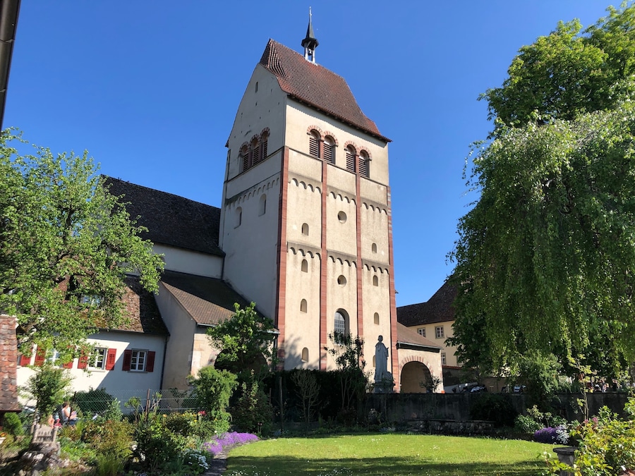The Abbey of St Mary and Mark and the presbytery at Mittelzell belong to the parish of Our Lady, the town hall to the Town Council of Reichenau.
Declared a UNESCO World Heritage Site in 2000, Reichenau Island in Lake Constance bears outstanding testimony to the religious and cultural role of a great Benedictine monastery of the Middle Ages.