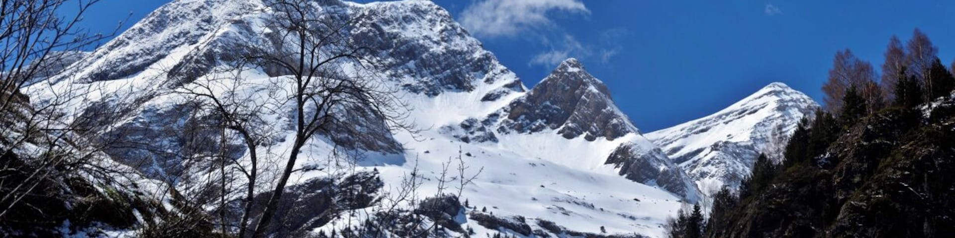 It's a wonderful drive to get to the place and then a pleasant, bascially flat walk of a couple of kilometres to get to this wonderful place. The advertised waterfall may not always be flowing but it's a special day out anyway.