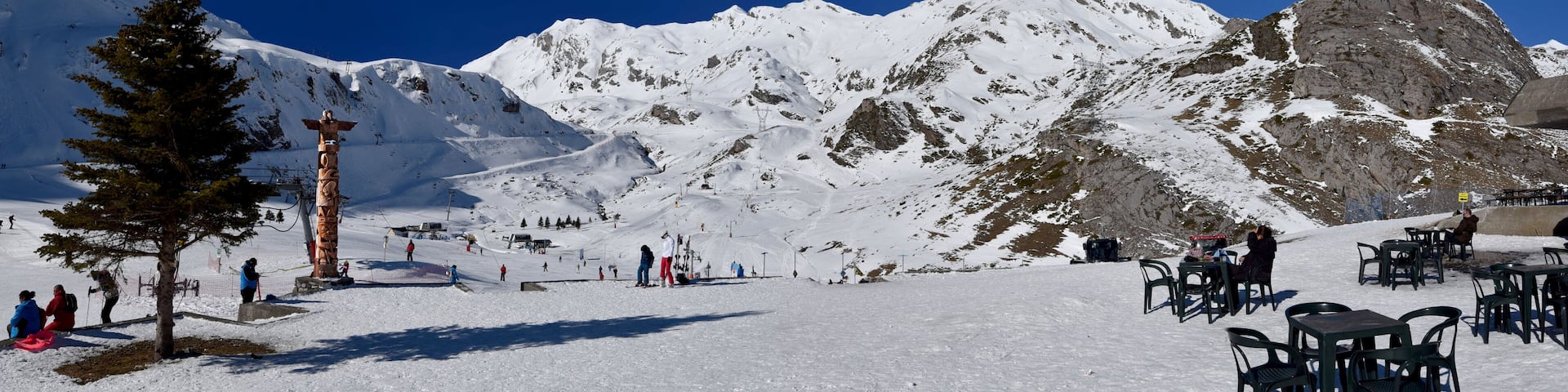 Panorama of Gavarnie-Gedre ski resort seen from picnic area