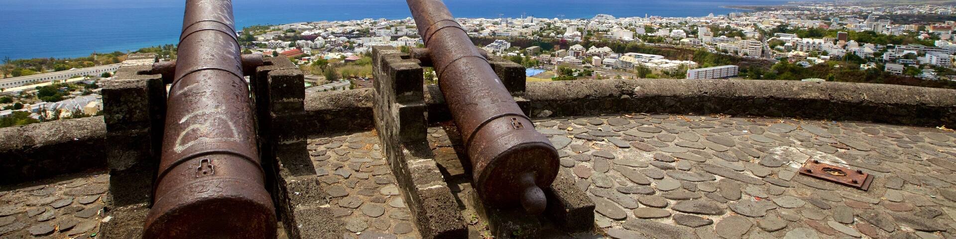 Saint-Denis qui includes patrimoine historique, ville et articles militaires