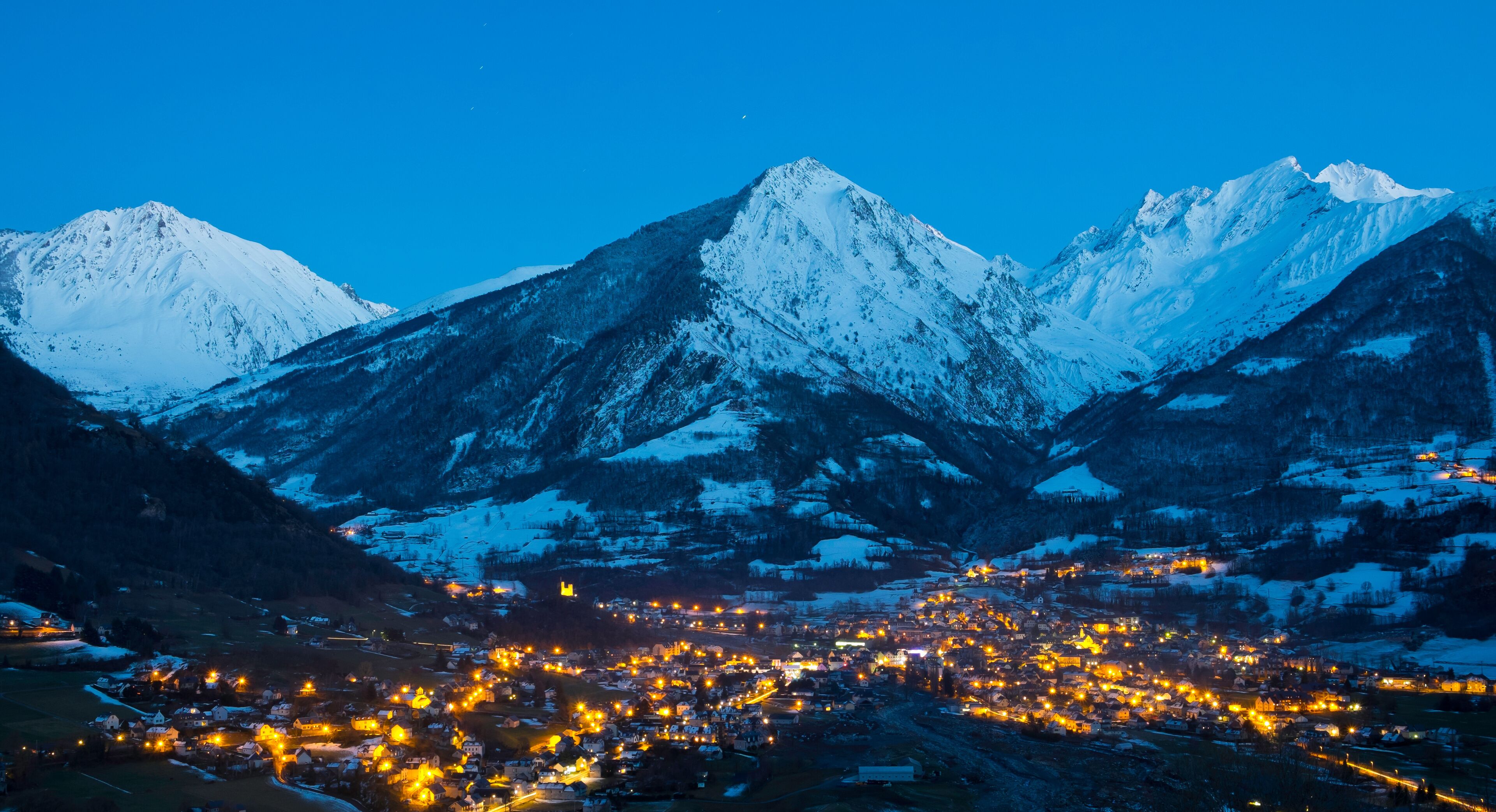 City of Luz-Saint-Sauveur with snow at night