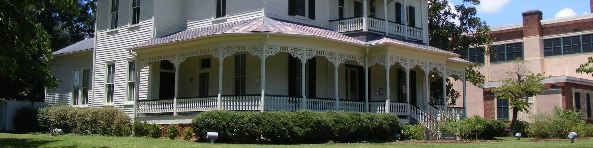 Fayetteville Hotel Guide