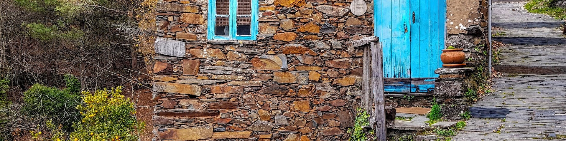 The beautiful Schist Village of Cerdeira
#visitportugal #igersportugal #portugalalive #portugalcomefeitos #portugal #sharing_portugal #lousã #aldeiasdexisto #mountain #nature #tranquility #instagrammers #travelldevill #instatag #instagramanet #instaphoto #findout_portugal #village #BVSBlue