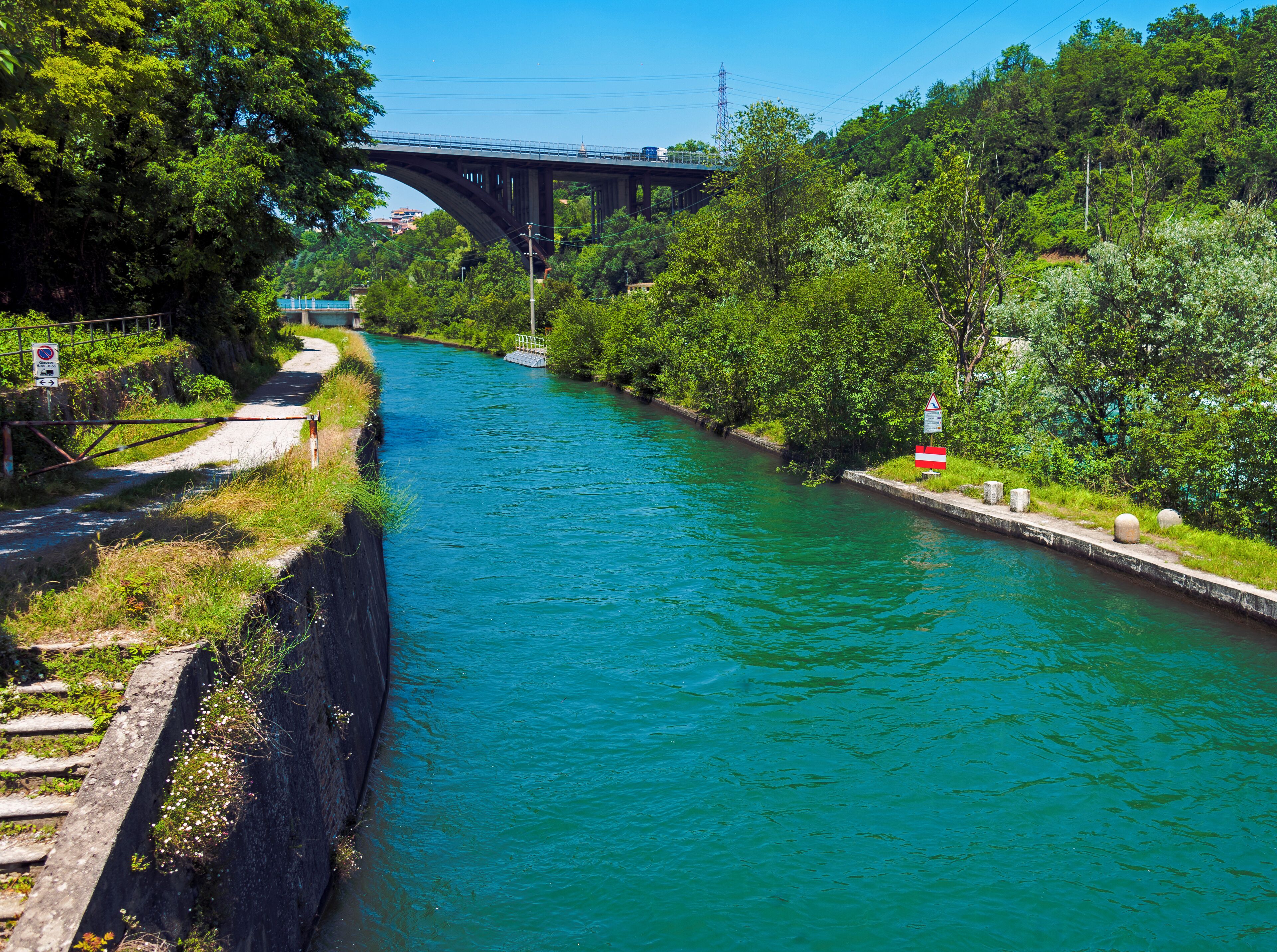 The Naviglio Martesana near its north end, just west of the Adda at Trezzo