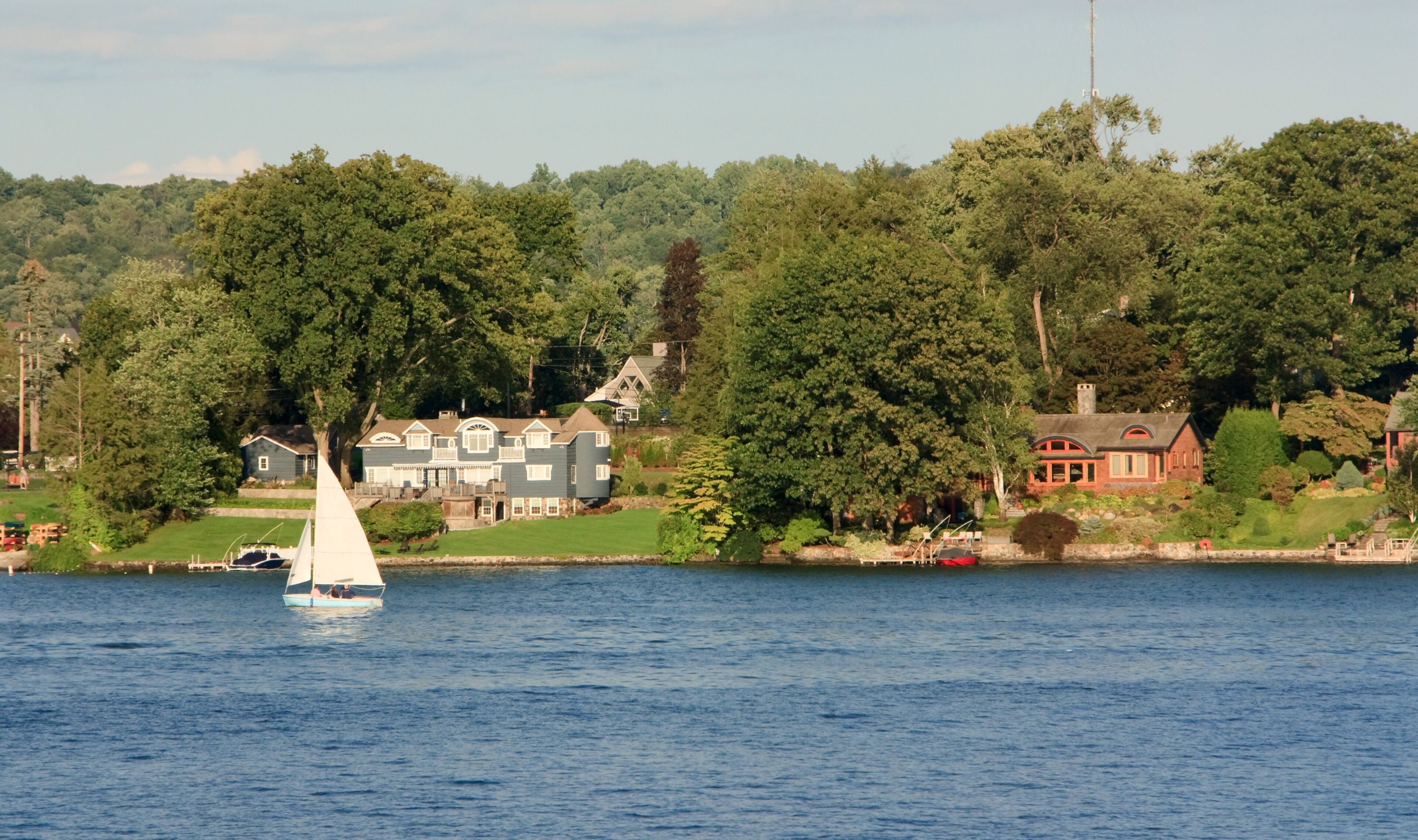 Sailing in Candlewood Lake on a sunny day