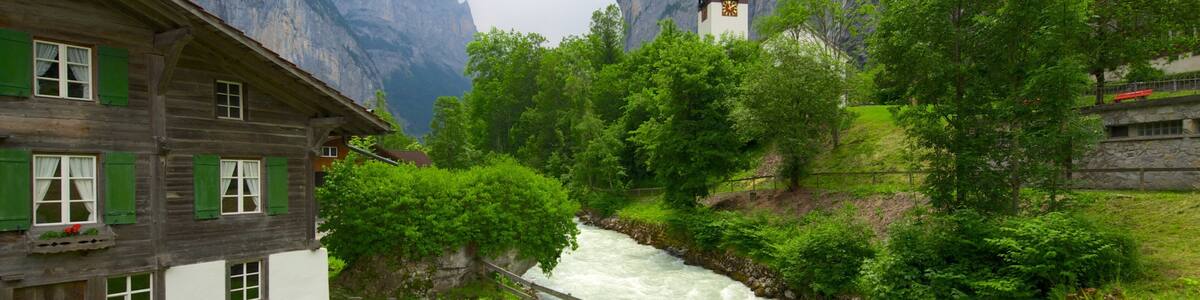 Lauterbrunnen welches beinhaltet Geschichtliches, Fluss oder Bach und historische Architektur