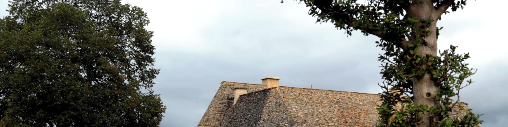 This building is indexed in the Base Mérimée, a database of architectural heritage maintained by the French Ministry of Culture, under the reference PA00083058 .