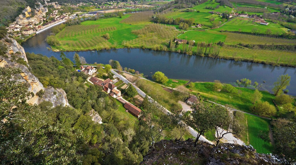 This is just part of the panoramic view to be held from the ridge of Marqueyssac. On the far left is the delightful village of La Roque Gageac where you can get boat rides on the Dordogne or enjoy a leisurely meal by the river.