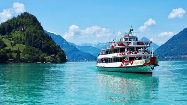 The milkiness of the glacial waters produces amazing colours and is just so stunning!