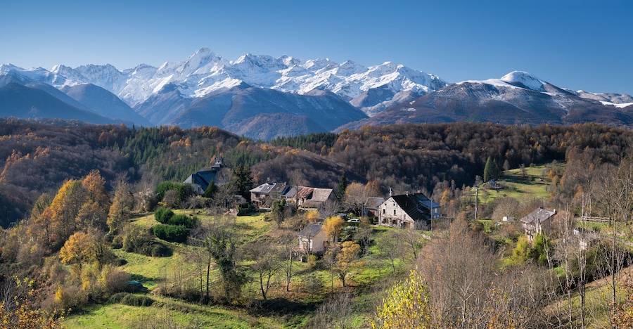 Village de montagne dans les Pyrénées ariégeoises dans le sud-ouest de la France