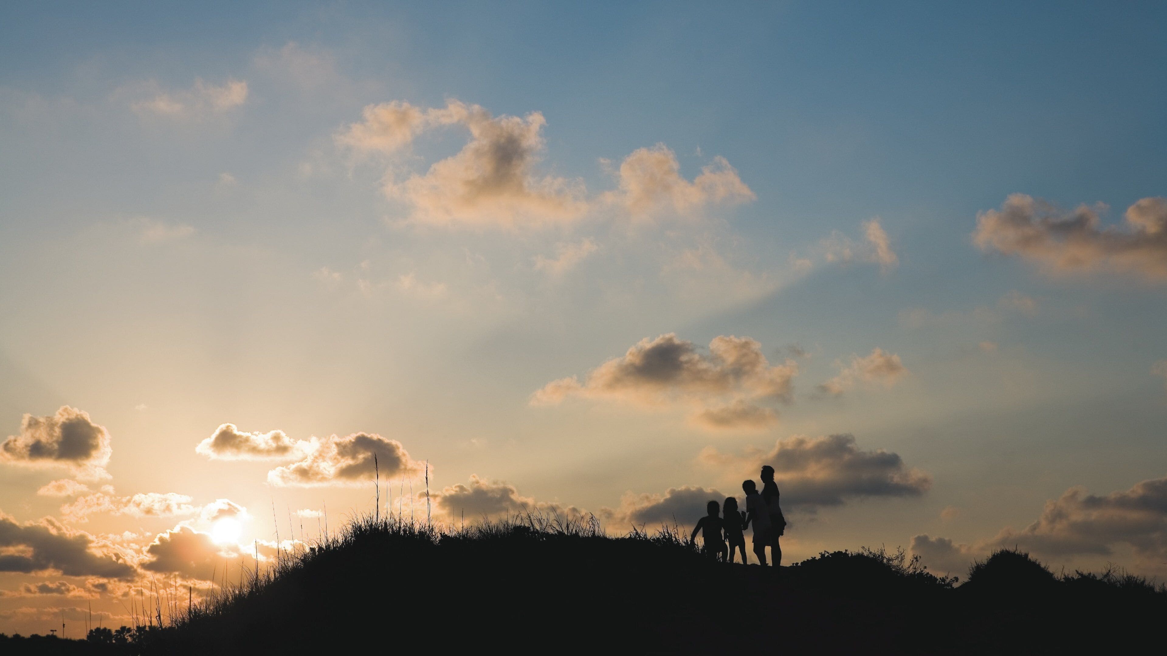 South Padre Island fasiliteter samt solnedgang og vandring eller fottur i tillegg til barn