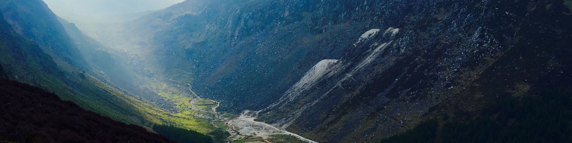 If you choose one of the trails signed blue, red or white in Wicklow National Park, you will get this breathtaking scene, beside the view of Upper Lake from above.
#hiking #nationalpark #BestOf5