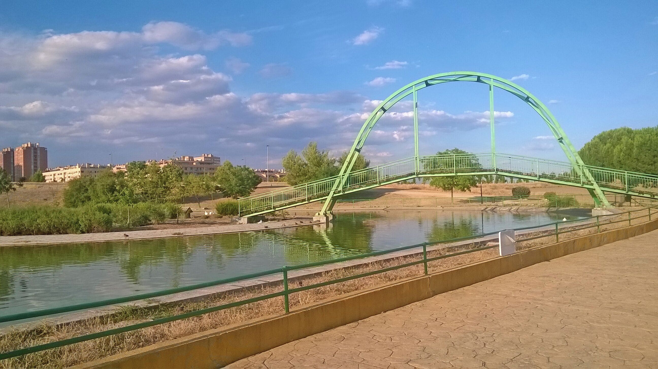 Parque de las Comunidades dehesa boyal, donde se ubica el lago de Parla