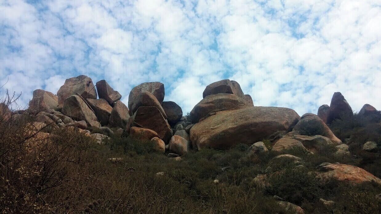 An incredible hike! Starts in the woods, under a veil of beautiful trees and then opens up to stones and rocks, which rewards you with unreal views of the valley once you finally make it to the top!
#InStone