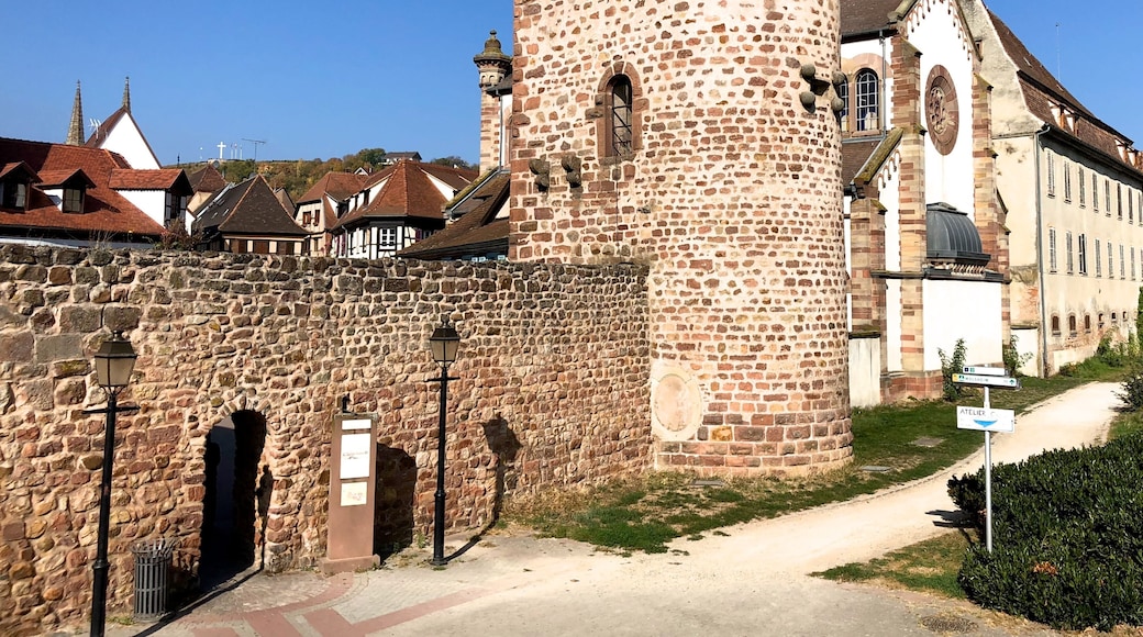 The idyllic valley of the Ehn River surrounds Obernai, which used to be called "Ehenheim" when it was named after the river. This historic Free Imperial City has retained its medieval ambience, seen in the 13th-century tower, old town gates, ancient town walls, narrow pedestrian lanes, and characteristic burghers' houses. Many buildings are adorned with flowers, earning Obernai the title of a "Ville Fleurie". The place du Marché features the 15th-century Corn Market and a Renaissance fountain of Sainte Odile, dedicated to the saint who was born in Obernai. The Gothic and Renaissance houses surrounding the market square add to the Old World air.