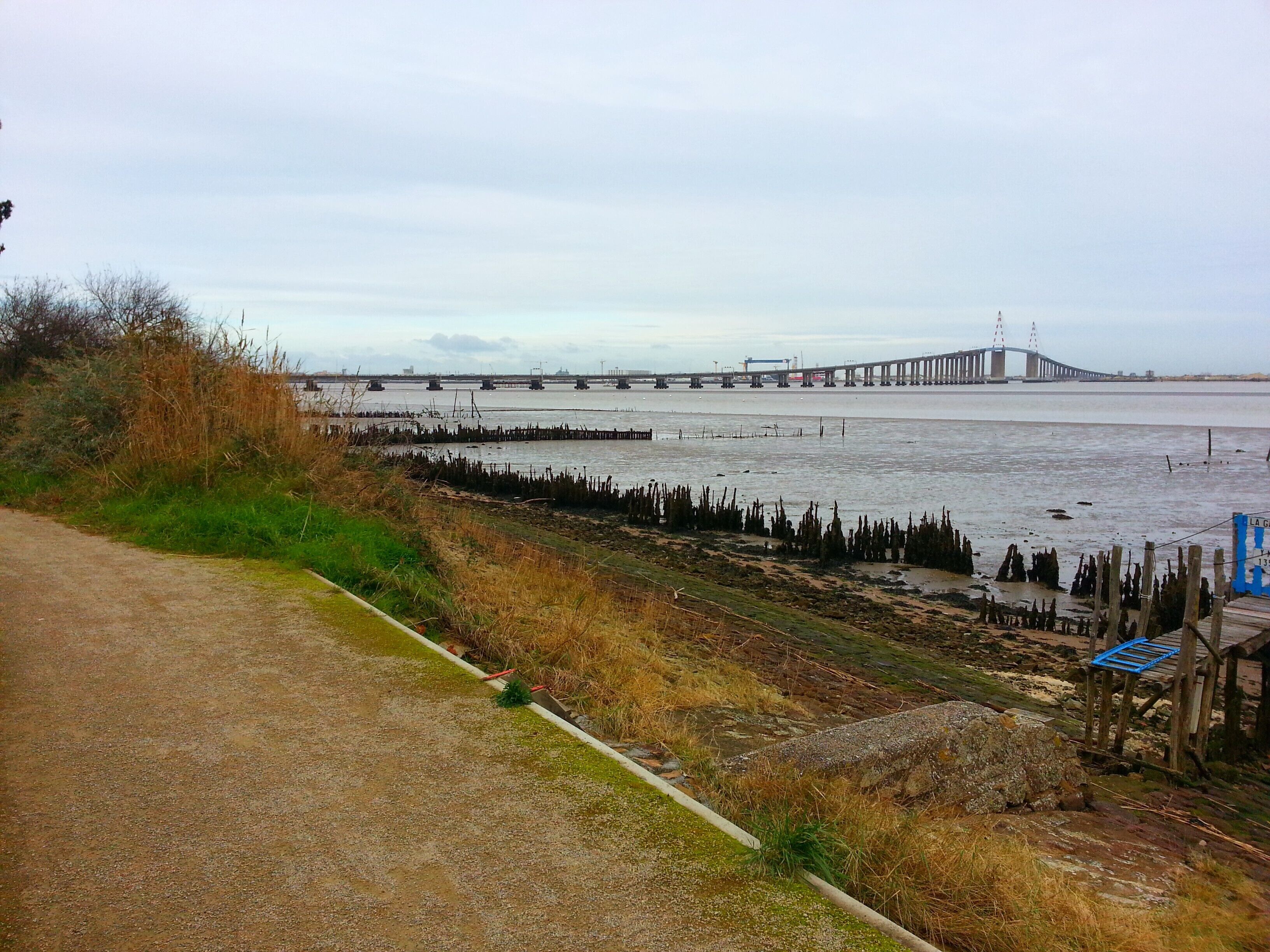 En approche du pont, vers la fin de la vélovoie