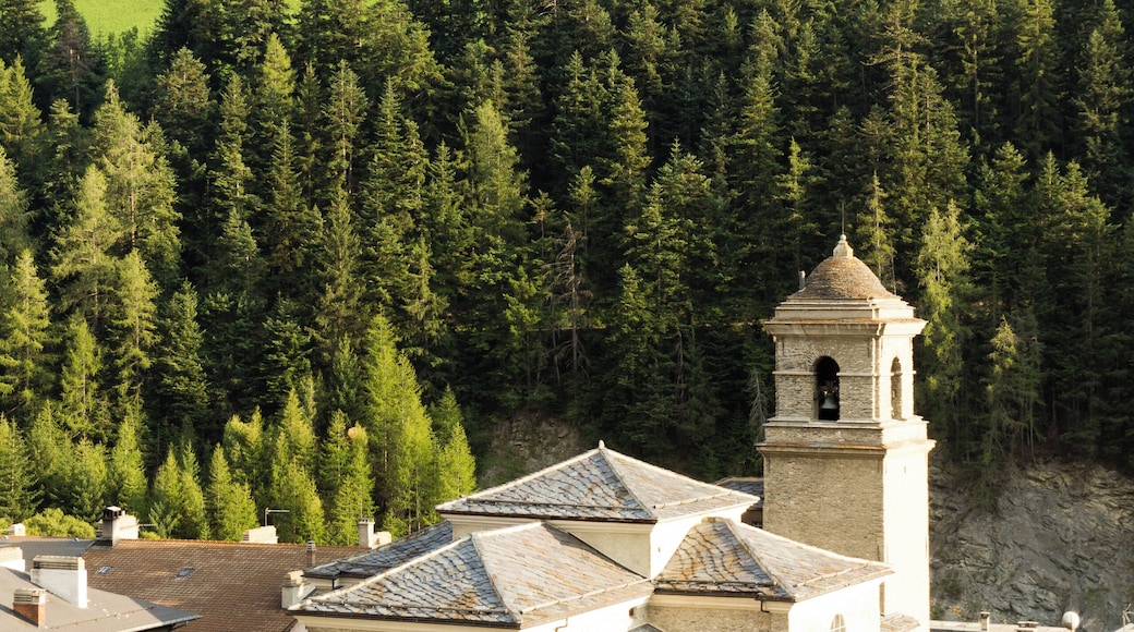 This building is classé au titre des Monuments Historiques. It is indexed in the Base Mérimée, a database of architectural heritage maintained by the French Ministry of Culture, under the reference PA00118265 .