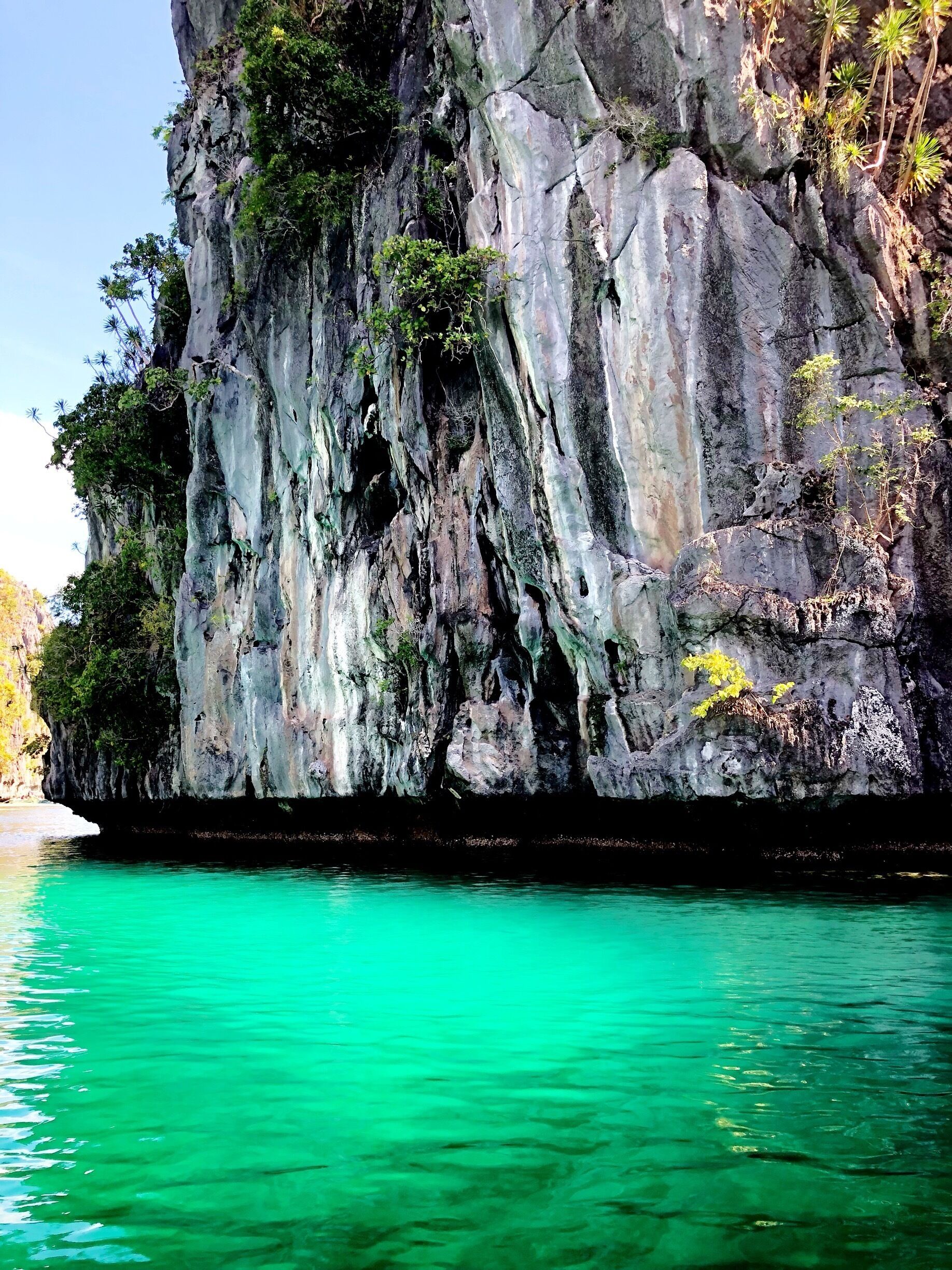 Blue, turquoise, teal, and green are all good descriptions for the surrounding while in El Nido, Philippines. Here at the Big Lagoon is no different. A feast for the eyes. 