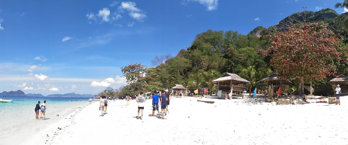Seven Commandos Beach comes with crystal clear water and breathtaking view. Love Philippines ❤❤
#ExpediaCares