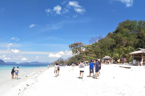 Seven Commandos Beach comes with crystal clear water and breathtaking view. Love Philippines ❤❤
#ExpediaCares