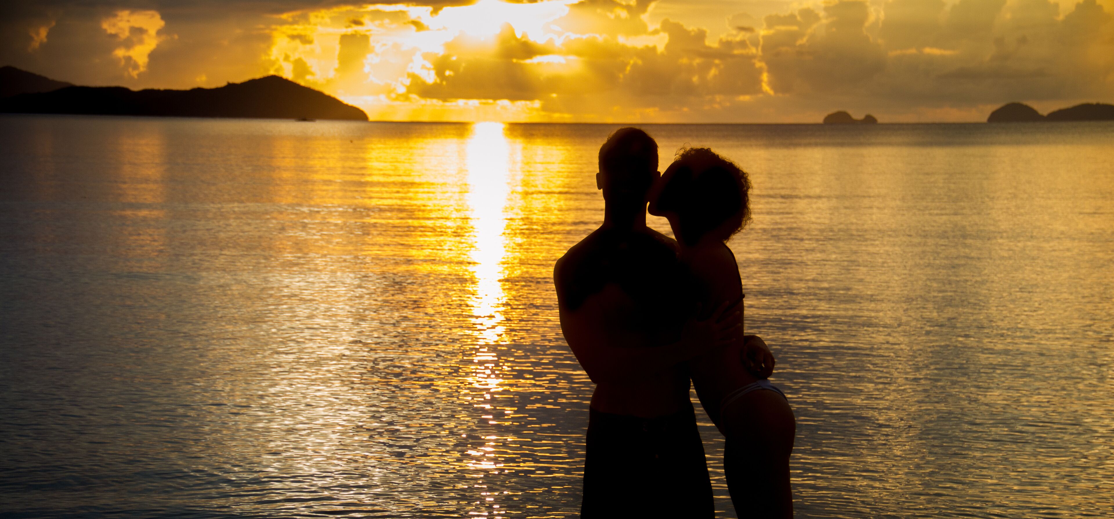 amor a contraluz en Palawan, Filipinas