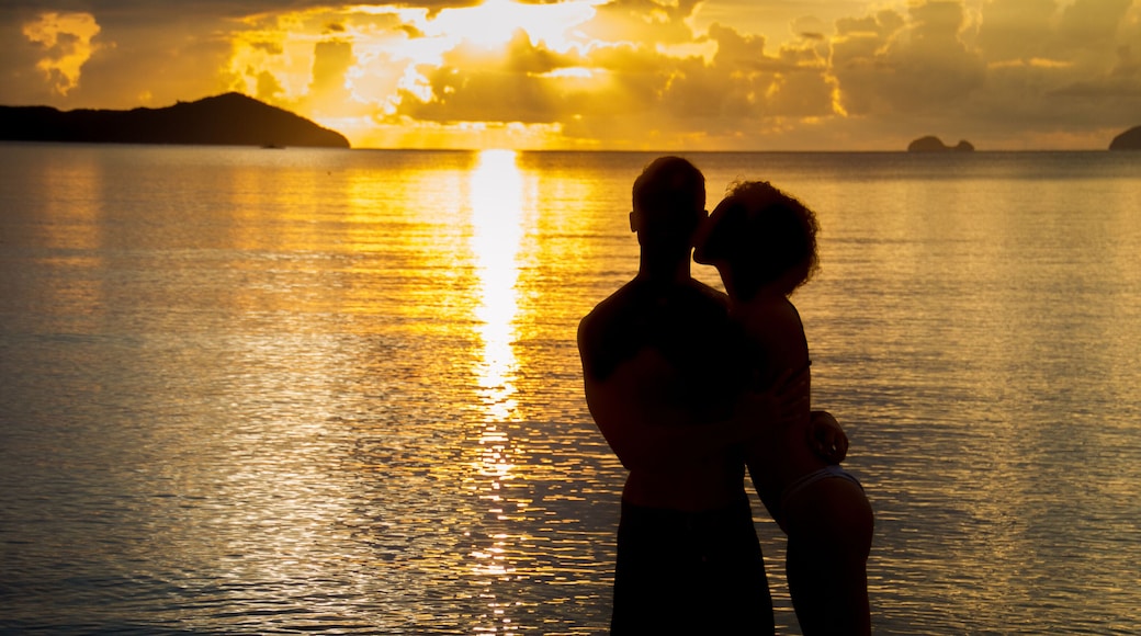 amor a contraluz en Palawan, Filipinas