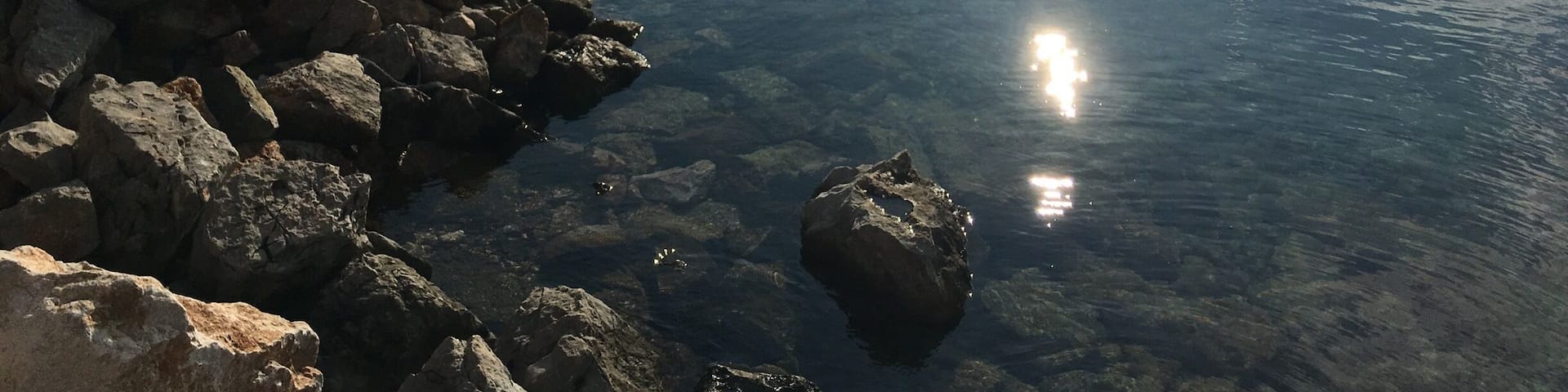 This place is litteraly nowhere. But the water is so clear! We spend there a night with a few other campers. It’s really worth it to go there
#beach
#roadtrip
#sleepingplace