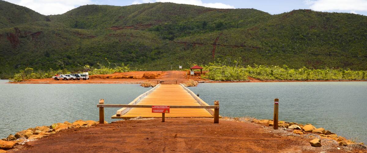Pont Pérignon sur le lac de Yaté en Nouvelle Calédonie