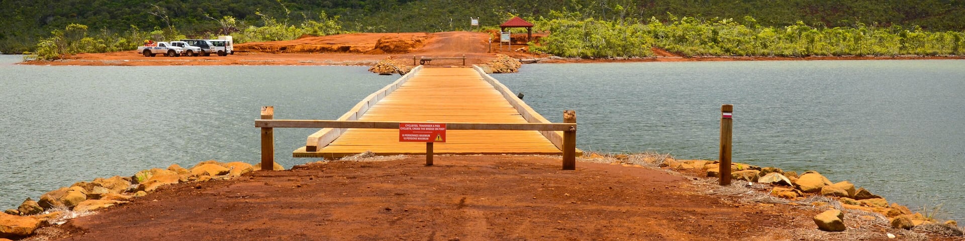 Pont Pérignon sur le lac de Yaté en Nouvelle Calédonie