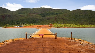 Pont Pérignon sur le lac de Yaté en Nouvelle Calédonie