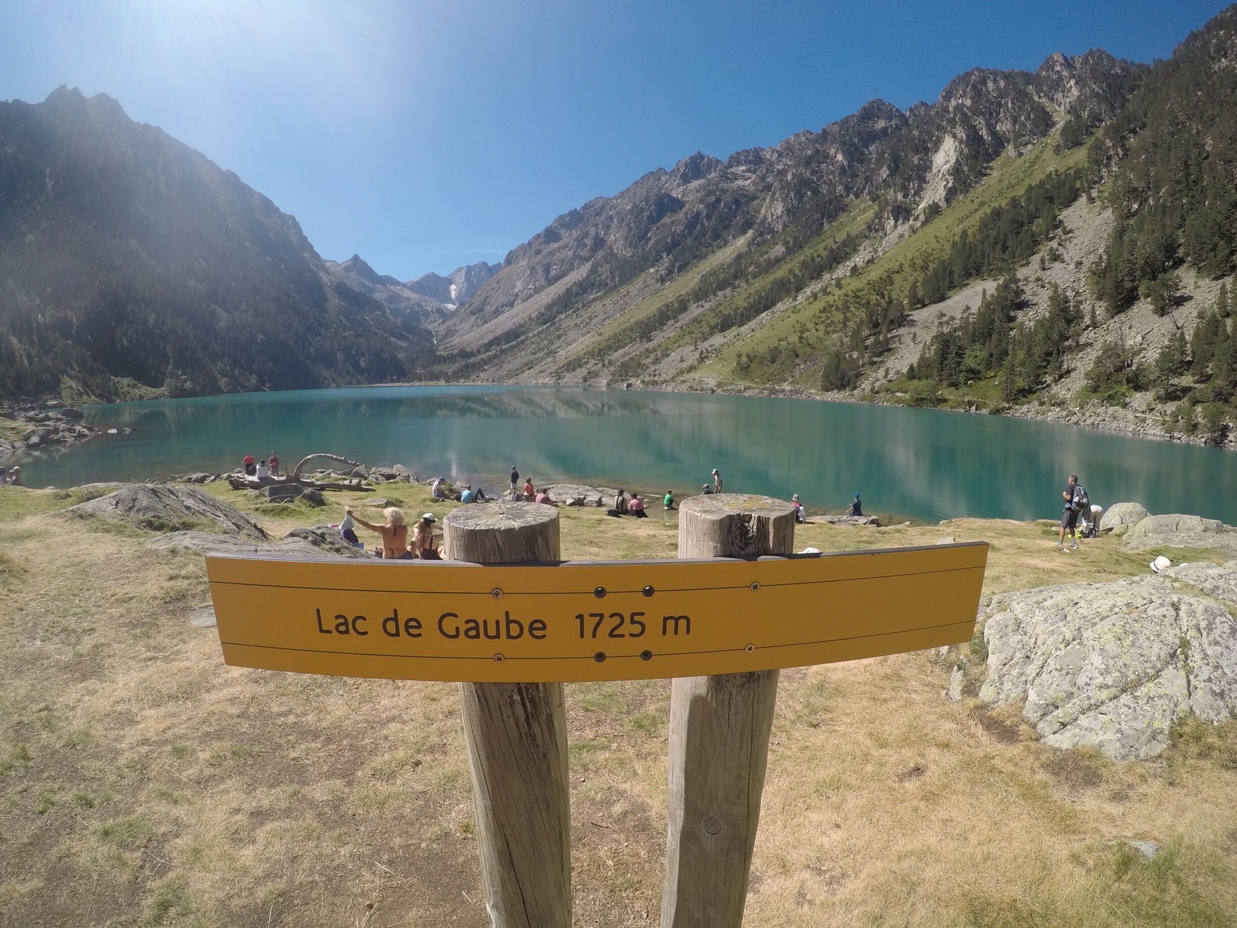 Amazing blue water ! 